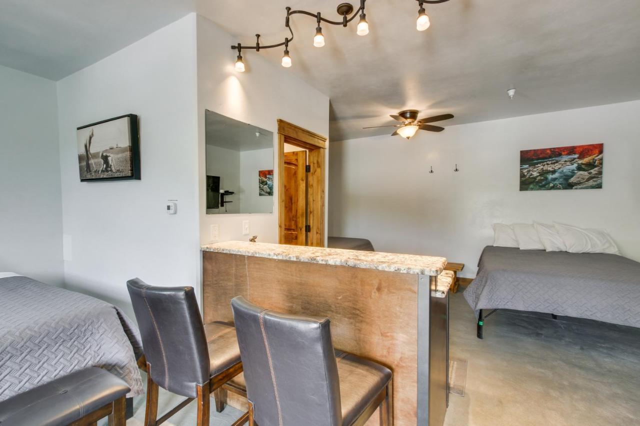 Central Lava Hot Springs Studio With Deck And Views! Exterior photo